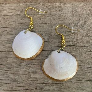 Handcrafted Jersey Shore White Seashell Earrings (gold)